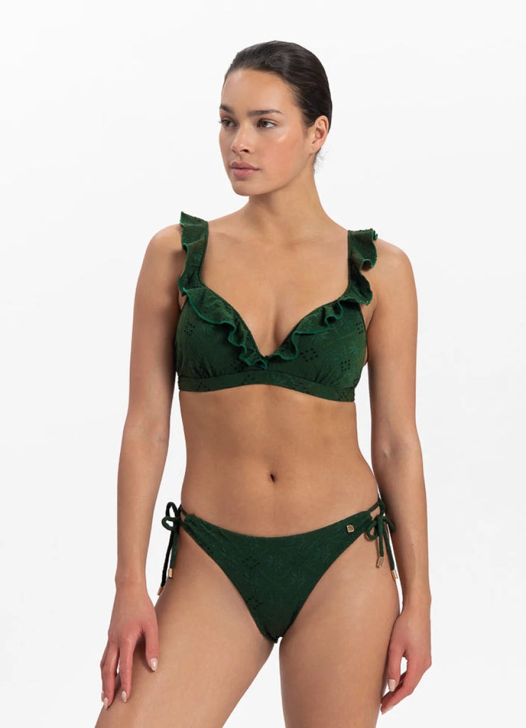 Beachlife Beachlife - Voorgevormde Bikinitop - Ruffles - Green Embroidery